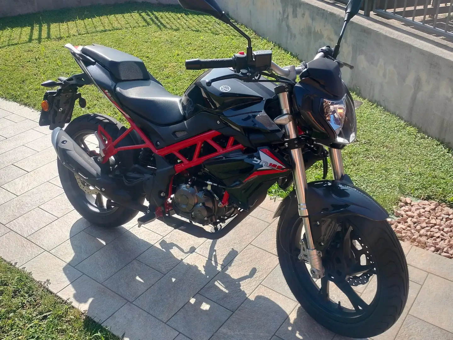 Benelli BN 125 Negro - 1