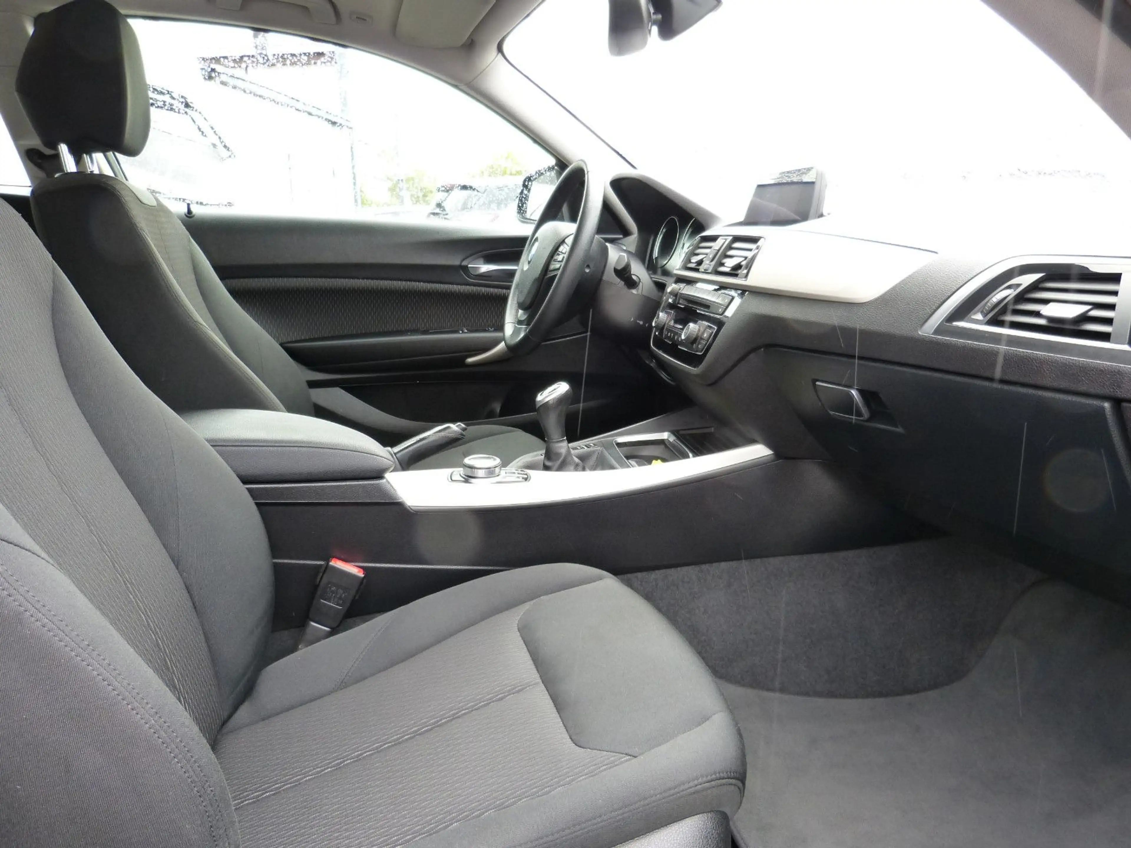 BMW 118 i aus 2.Hand Navigation 18 Zoll Alufelgen — photo 10