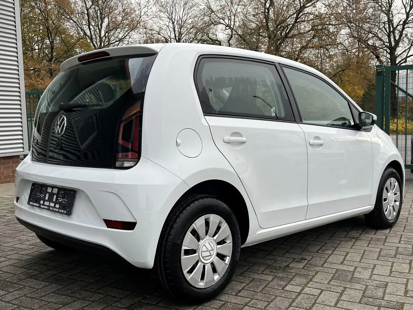 Volkswagen up! 1.0 MPI *DAB*SHZ*Nebel* 48 kW (65 PS), Schalt. ... White - 2