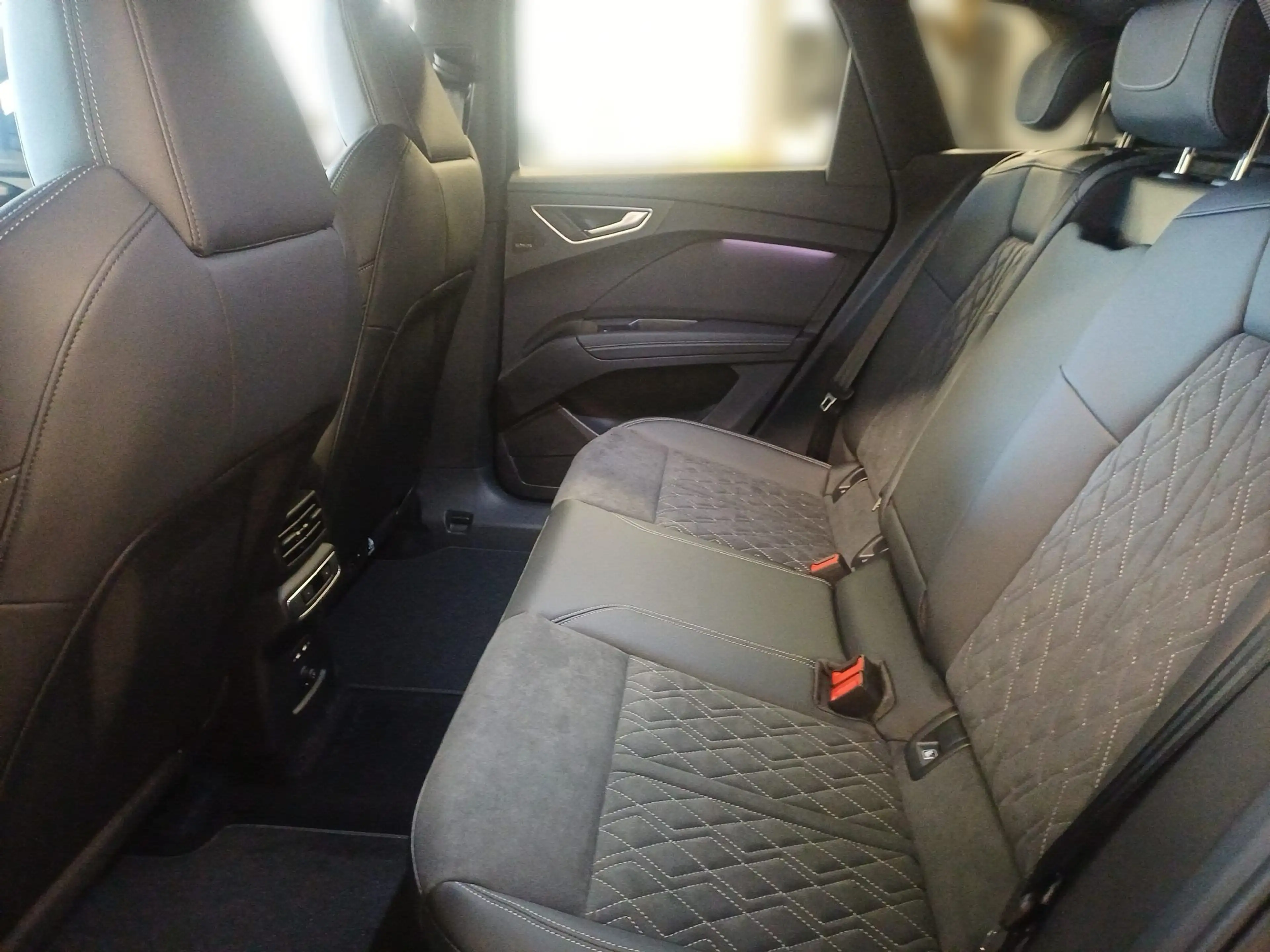 Audi Q4 e-tron Q4 SUV e-tron S-Line Exterieur*Quattro HeadUp — photo 11