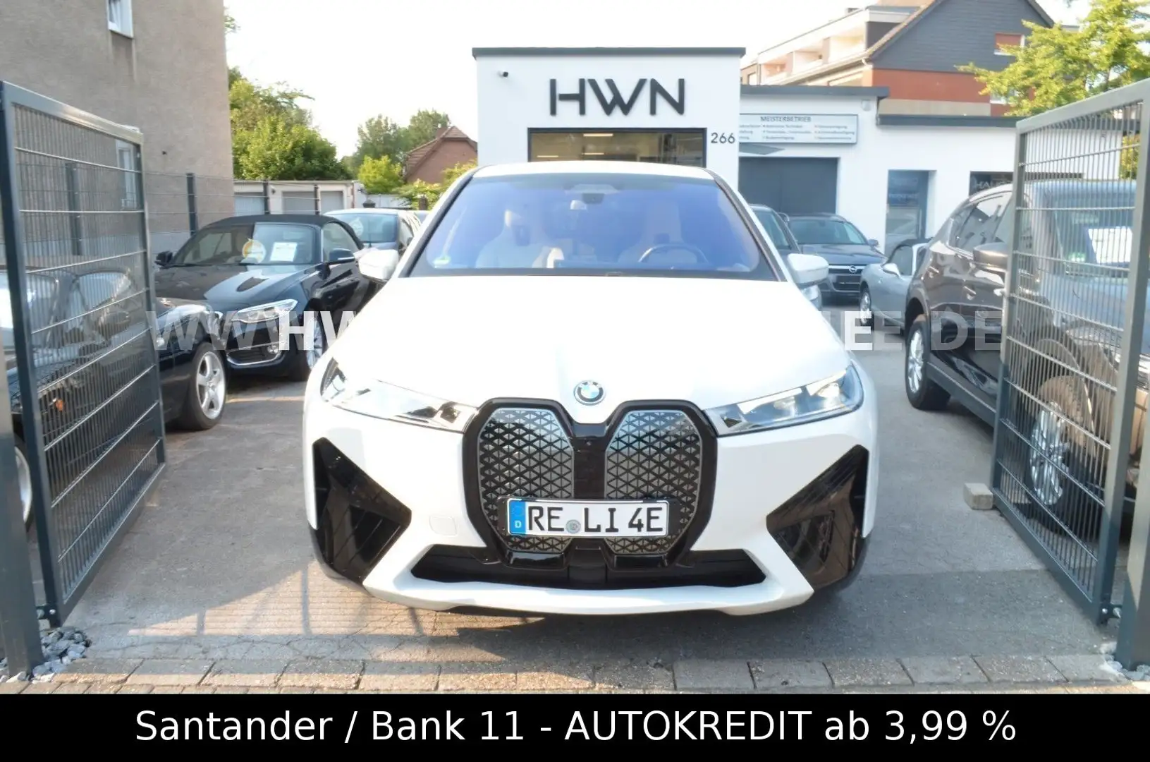 BMW iX 40 xDrive Sport"VOLLAUSSTATTUNG" 8 Fach Ber. Blanc - 2