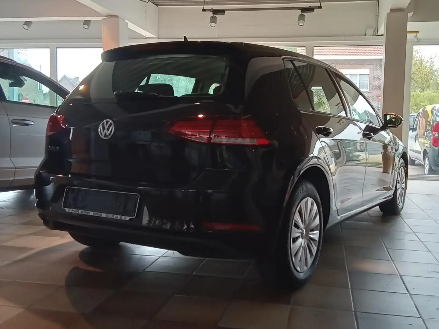 Volkswagen Golf Golf 1.0 TSI (BlueMotion Technology) Trendline Zwart - 2