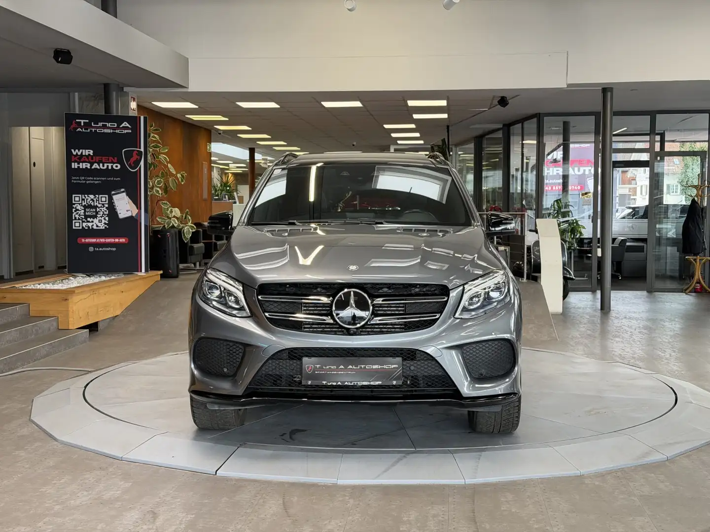Mercedes-Benz GLE 350 d 4Matic AMG-Paket Aut. *AIRMATIC*Pano*360°*AHK* Grau - 2