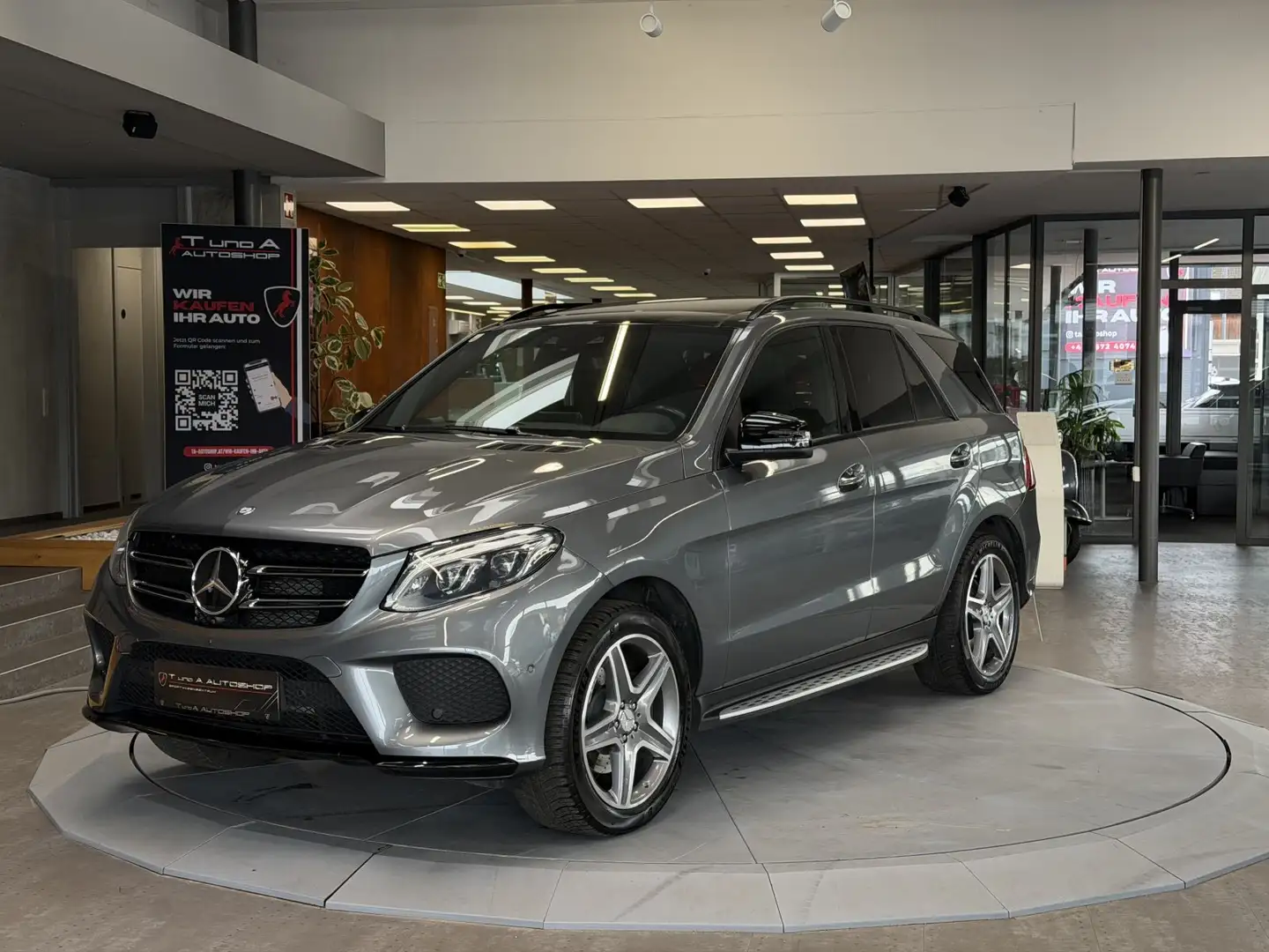 Mercedes-Benz GLE 350 d 4Matic AMG-Paket Aut. *AIRMATIC*Pano*360°*AHK* Grau - 1