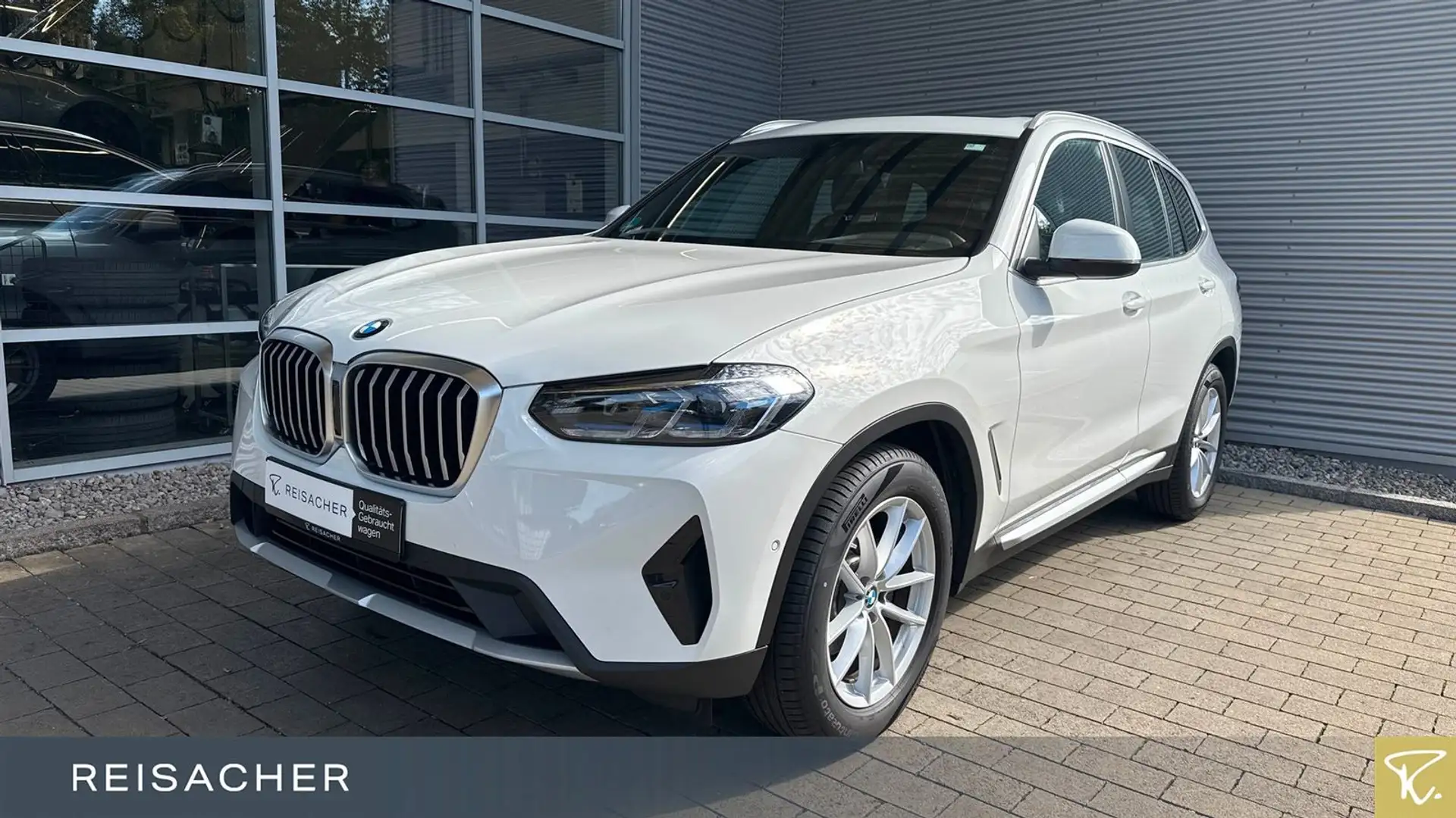 BMW X3 xDrive 20iA Navi HUD Laser Pano StdHzg AHK Weiß - 1