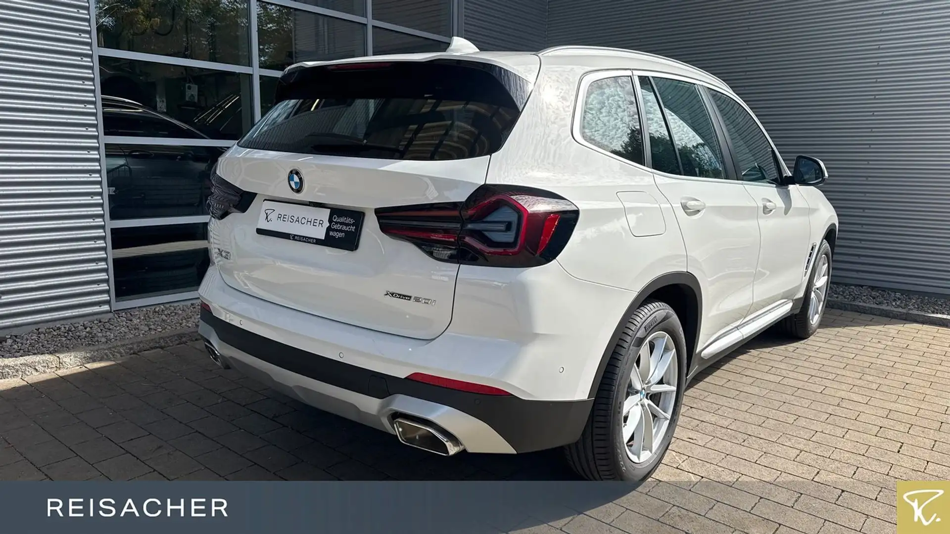 BMW X3 xDrive 20iA Navi HUD Laser Pano StdHzg AHK Weiß - 2