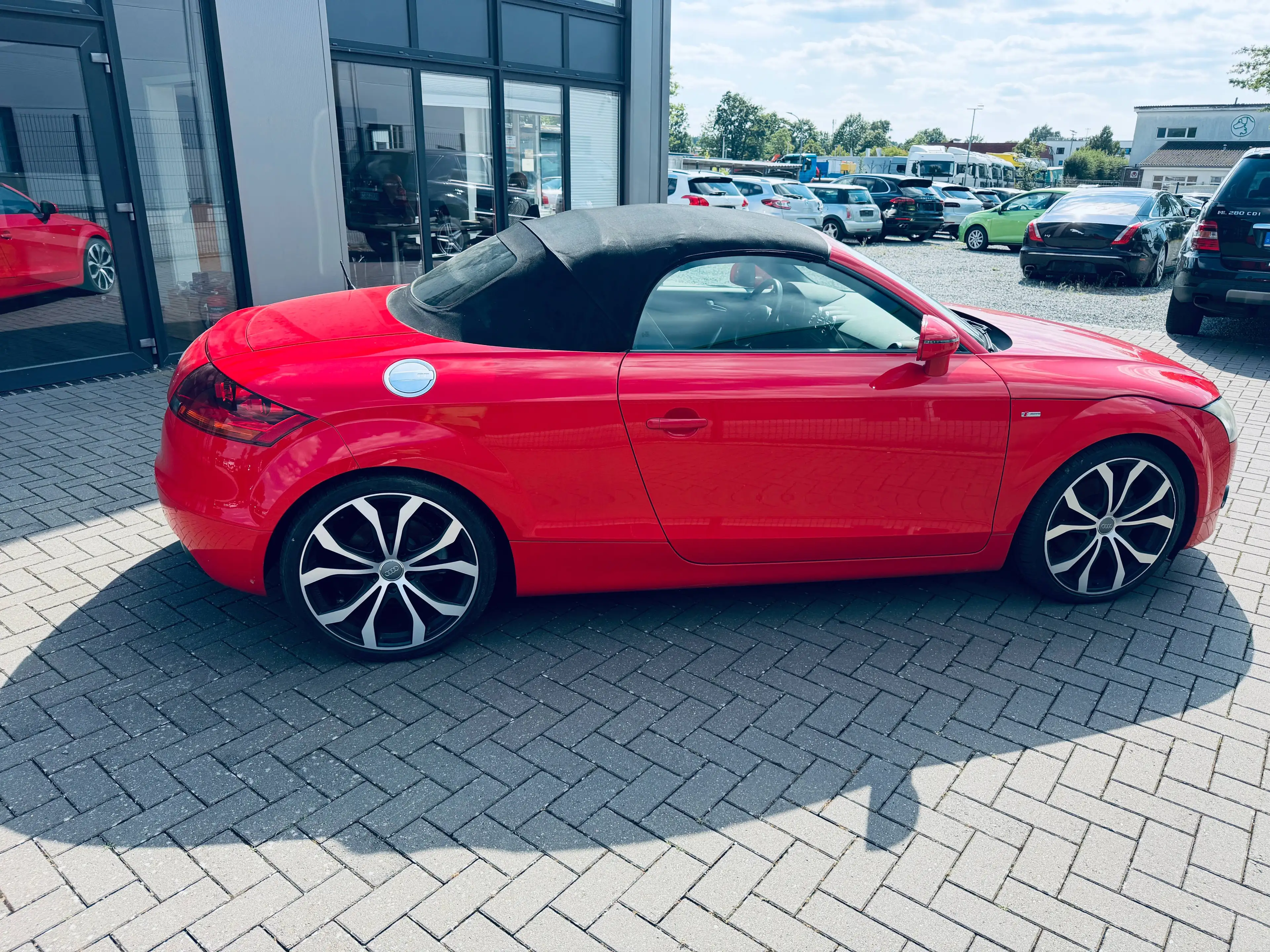 Audi TT 2.0 TFSI Roadster S-Line — photo 2
