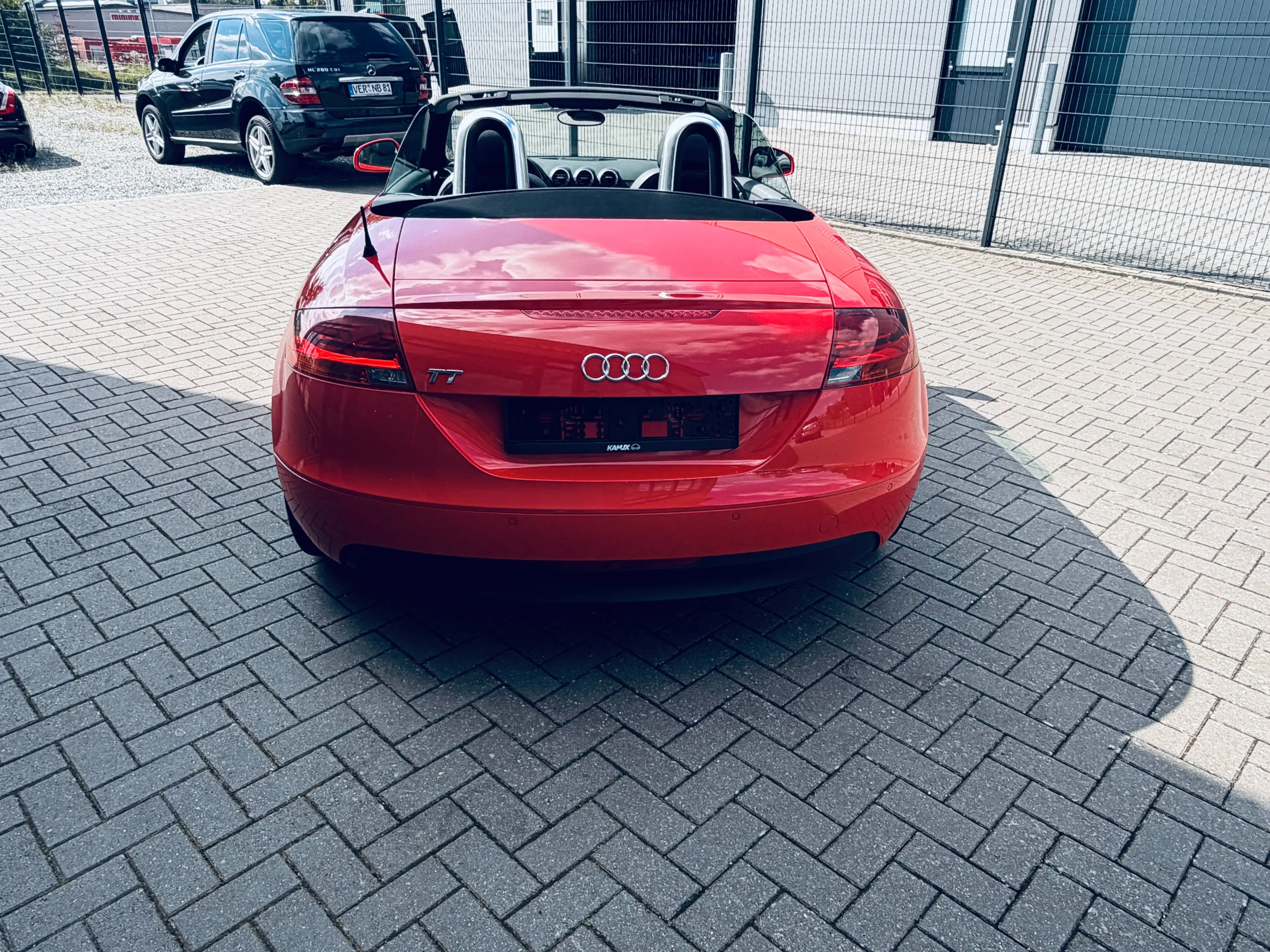 Audi TT 2.0 TFSI Roadster S-Line — photo 12