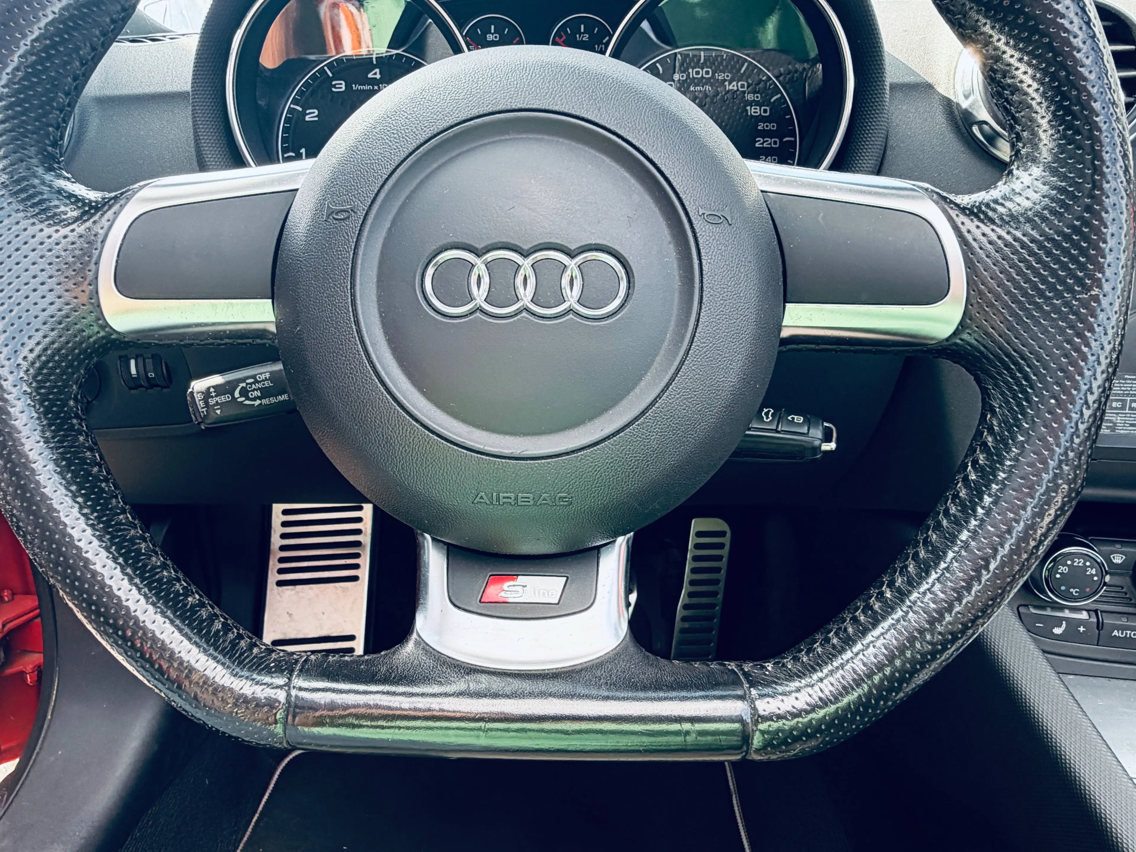 Audi TT 2.0 TFSI Roadster S-Line — photo 10
