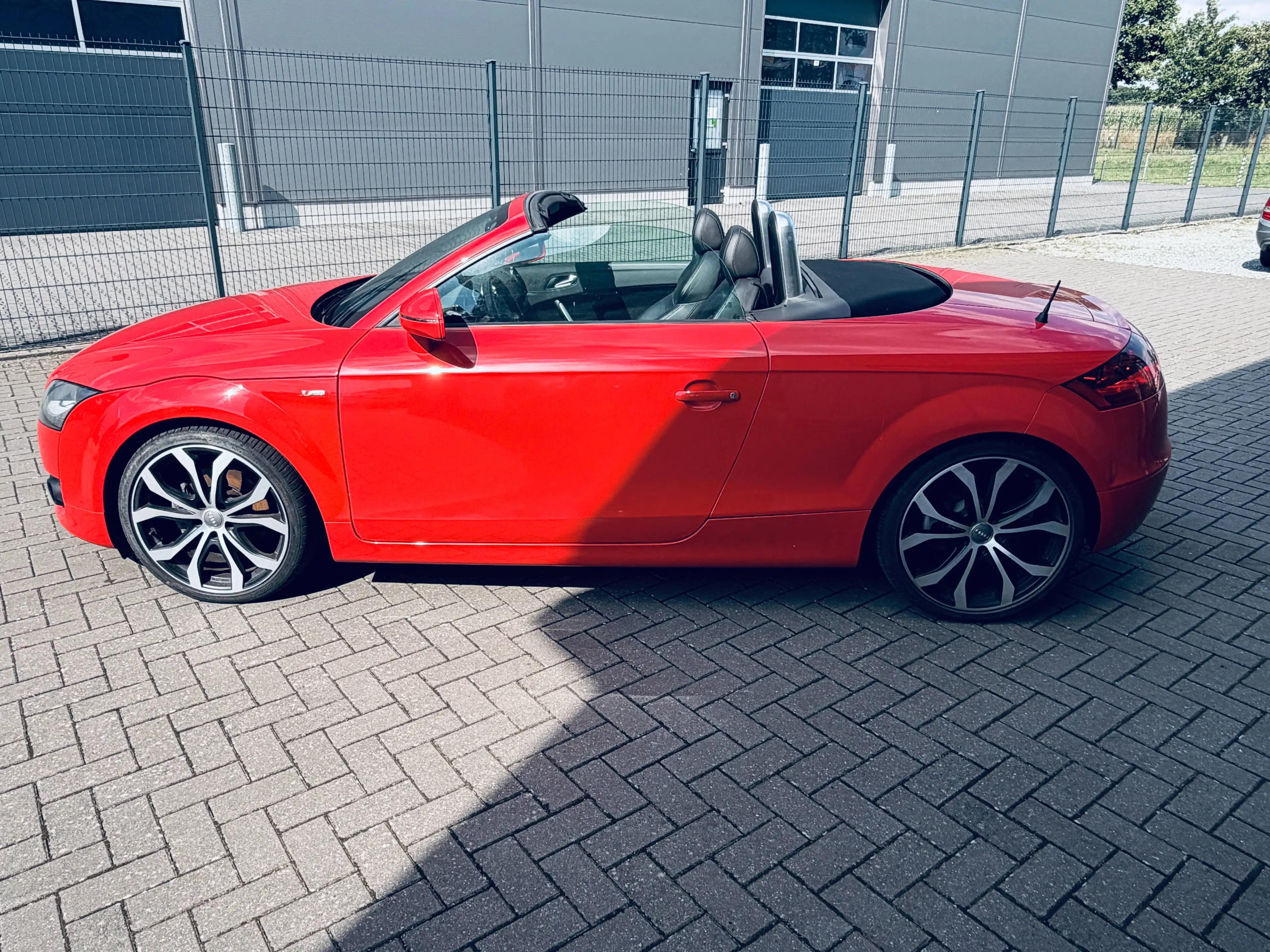 Audi TT 2.0 TFSI Roadster S-Line — photo 13