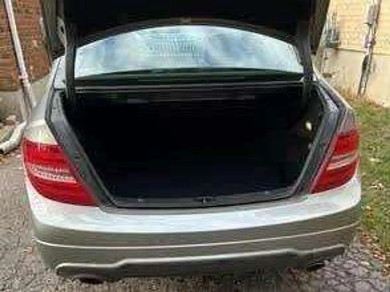 Mercedes-Benz C-Class снимка Mercedes-Benz C-Class