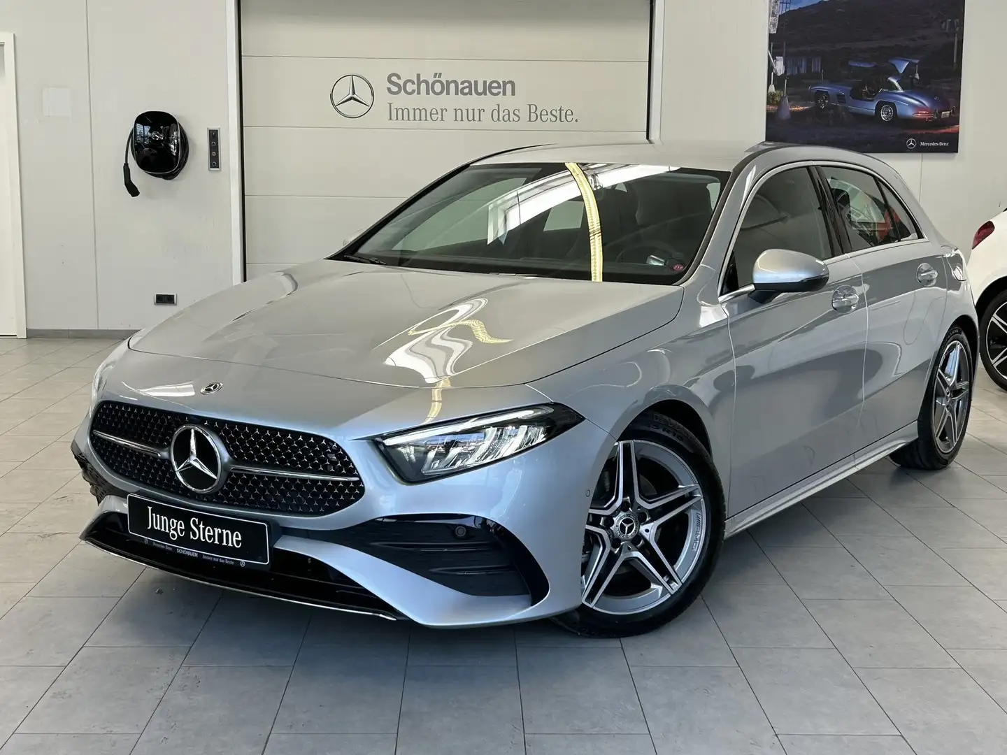 Mercedes-Benz A 200 AMG Advanced Plus+Winter+Keyless+Ambiente Silber - 1