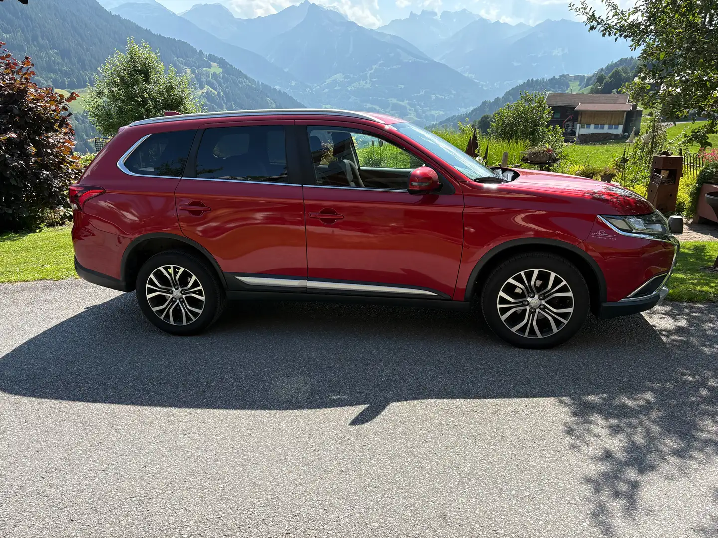 Mitsubishi Outlander 2,2 DI-D Intense+ Connect Aut. Rot - 1