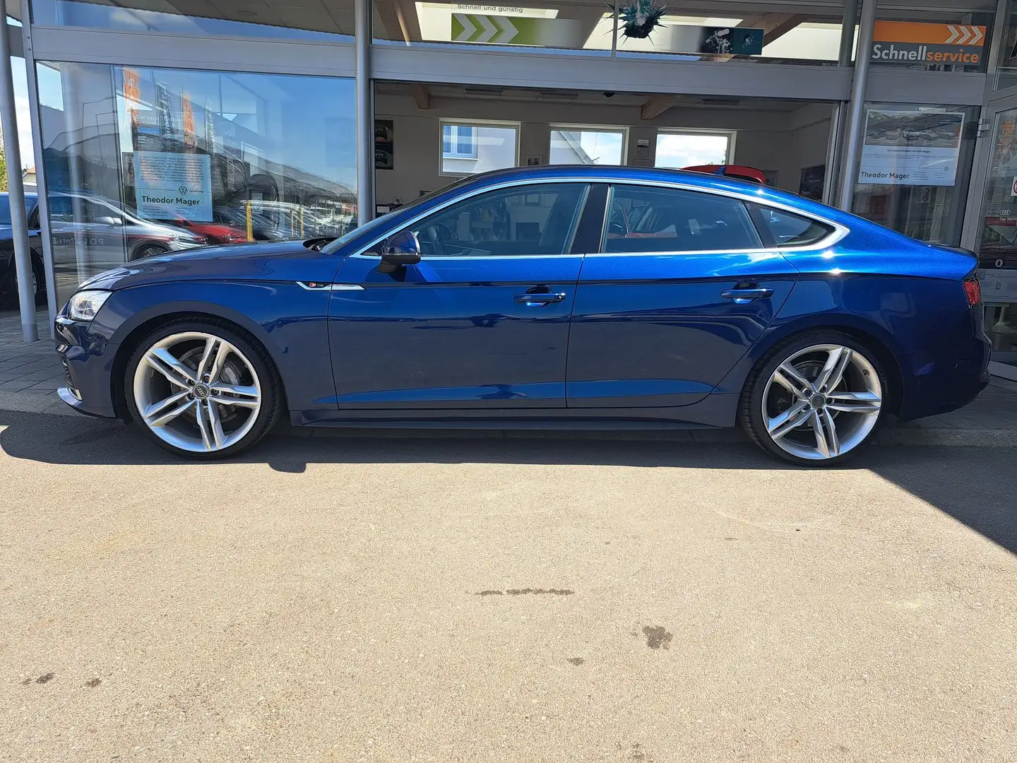Audi A5 2.0 TDI Blauw - 2