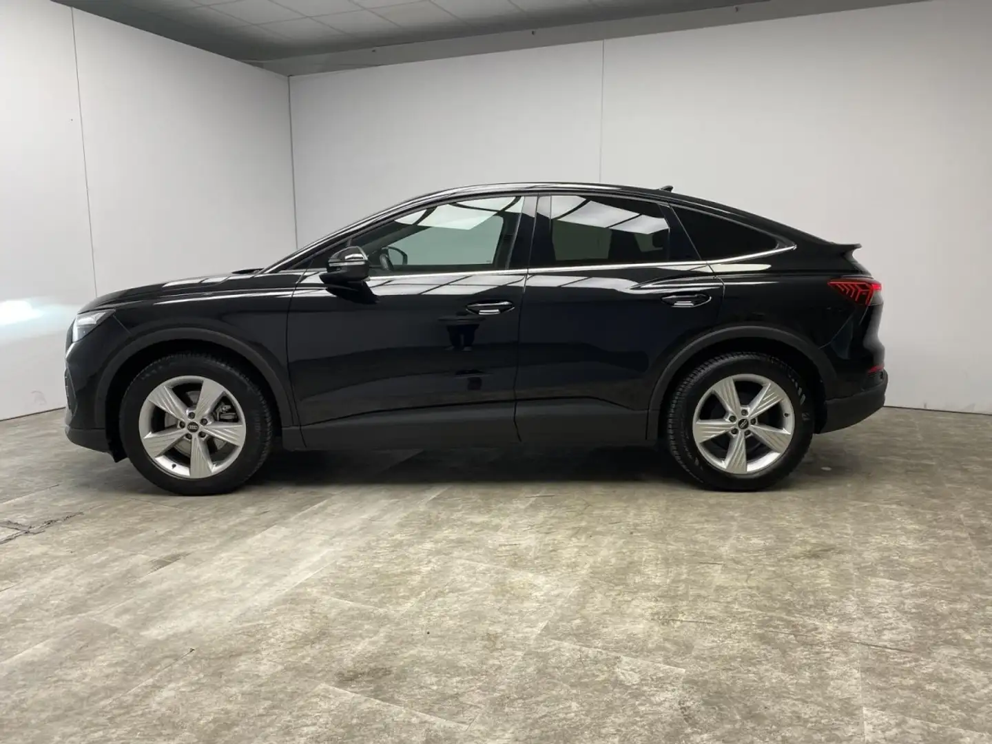 Audi Q4 e-tron Klima Navi Rückfahrkamera Sitzheizung Fenster el. Schwarz - 2