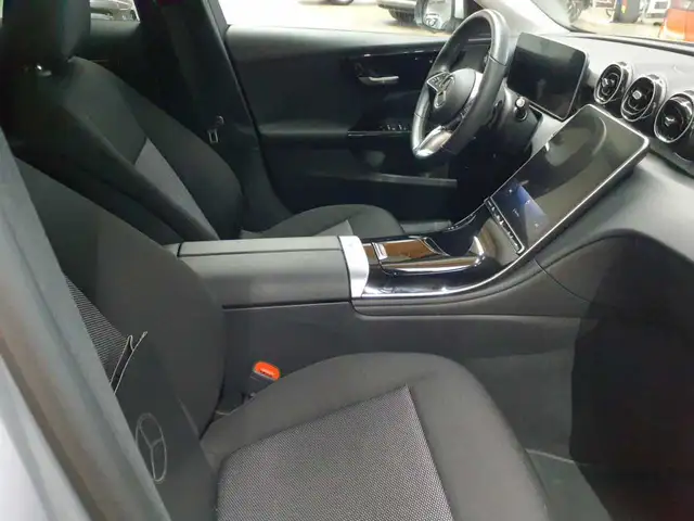 Mercedes-Benz C-Class view 8