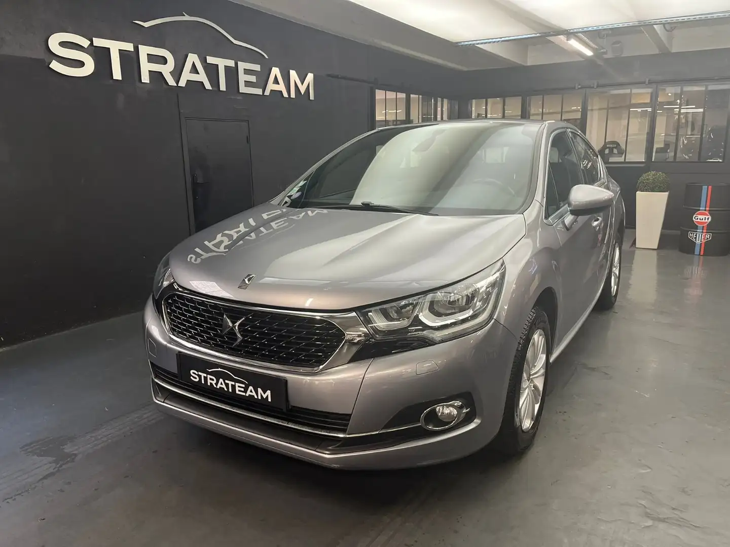 DS Automobiles DS 4 Chic 130 CH Gris - 1