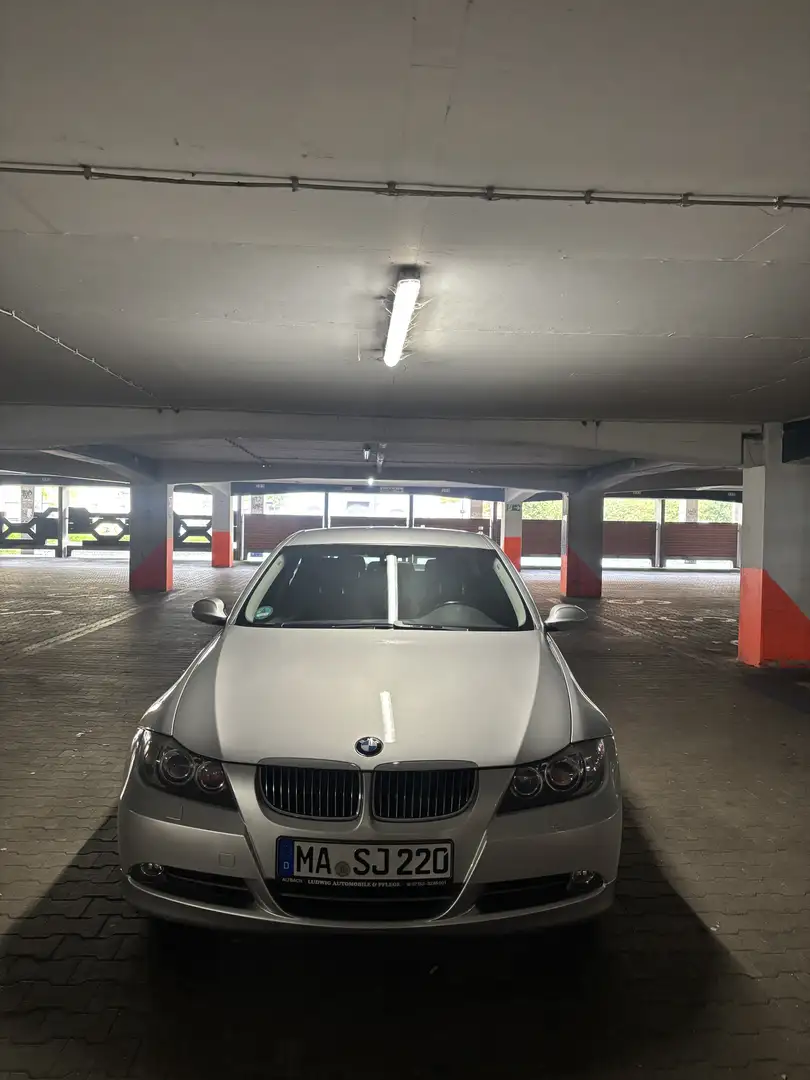 BMW 330 330i Grau - 1