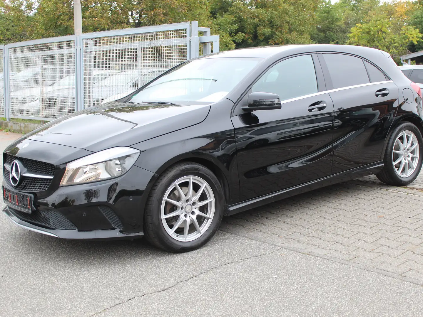 Mercedes-Benz A 180 A 180 BlueEfficiency (176.042) Noir - 1
