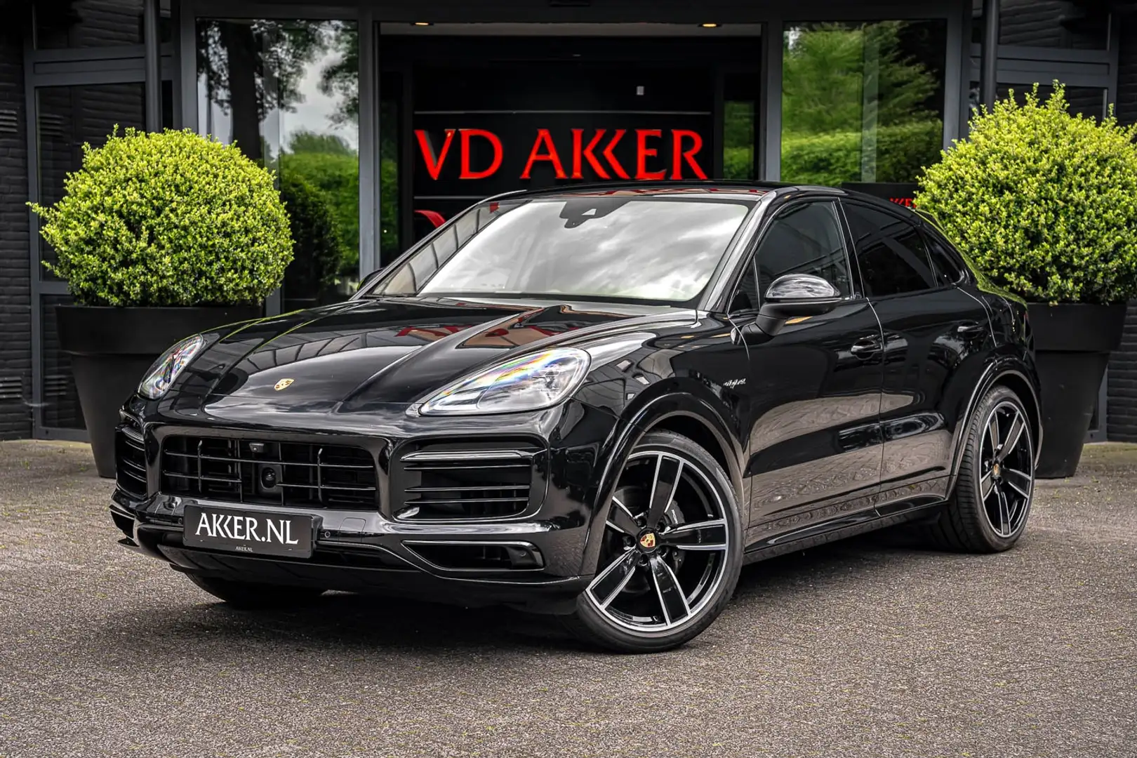 Porsche Cayenne Coupé E-Hybrid Platinum Edition SportDesign | 360° Nero - 1