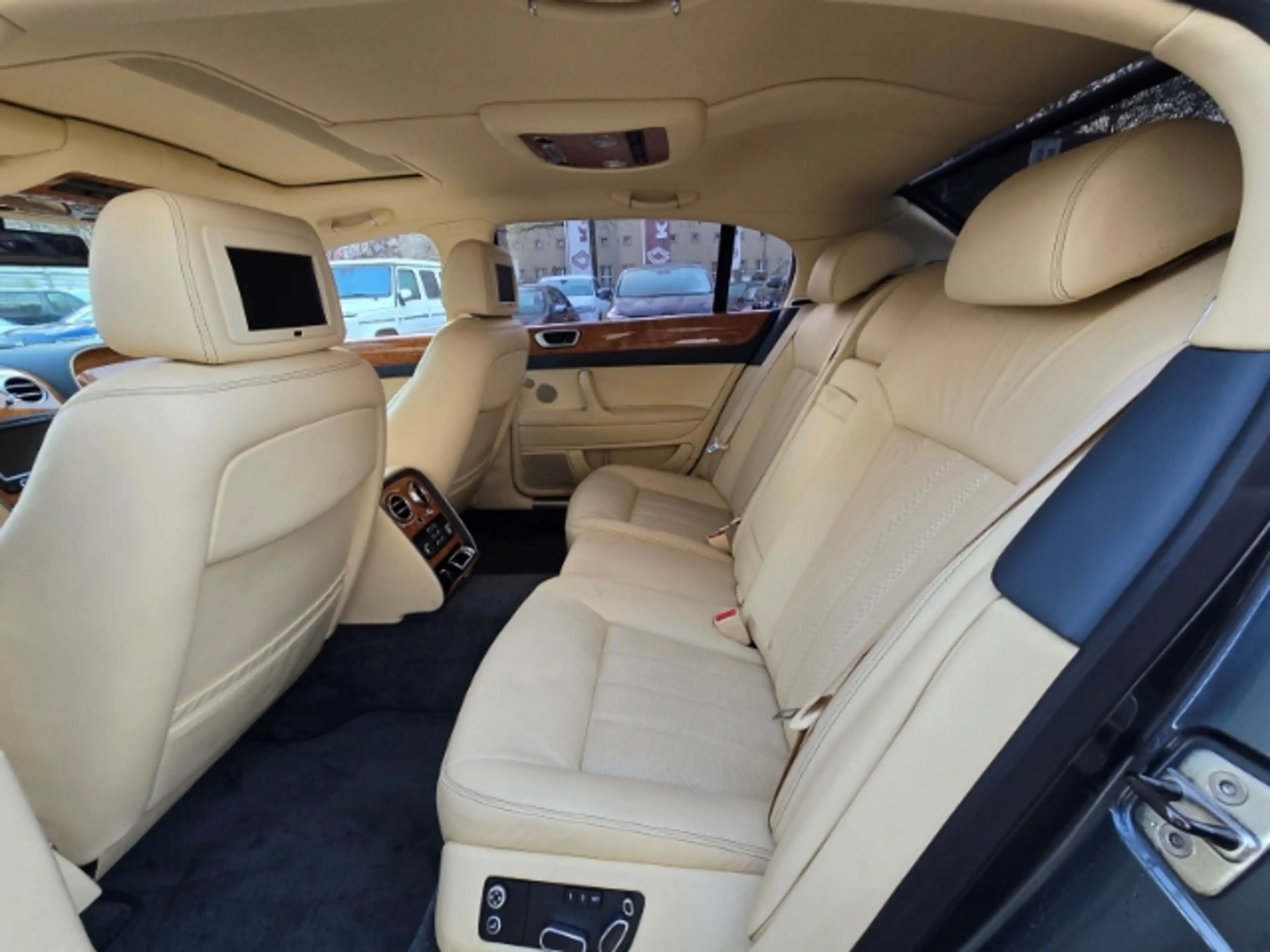 Bentley Continental Flying Spur  6.0 W12 — photo 8