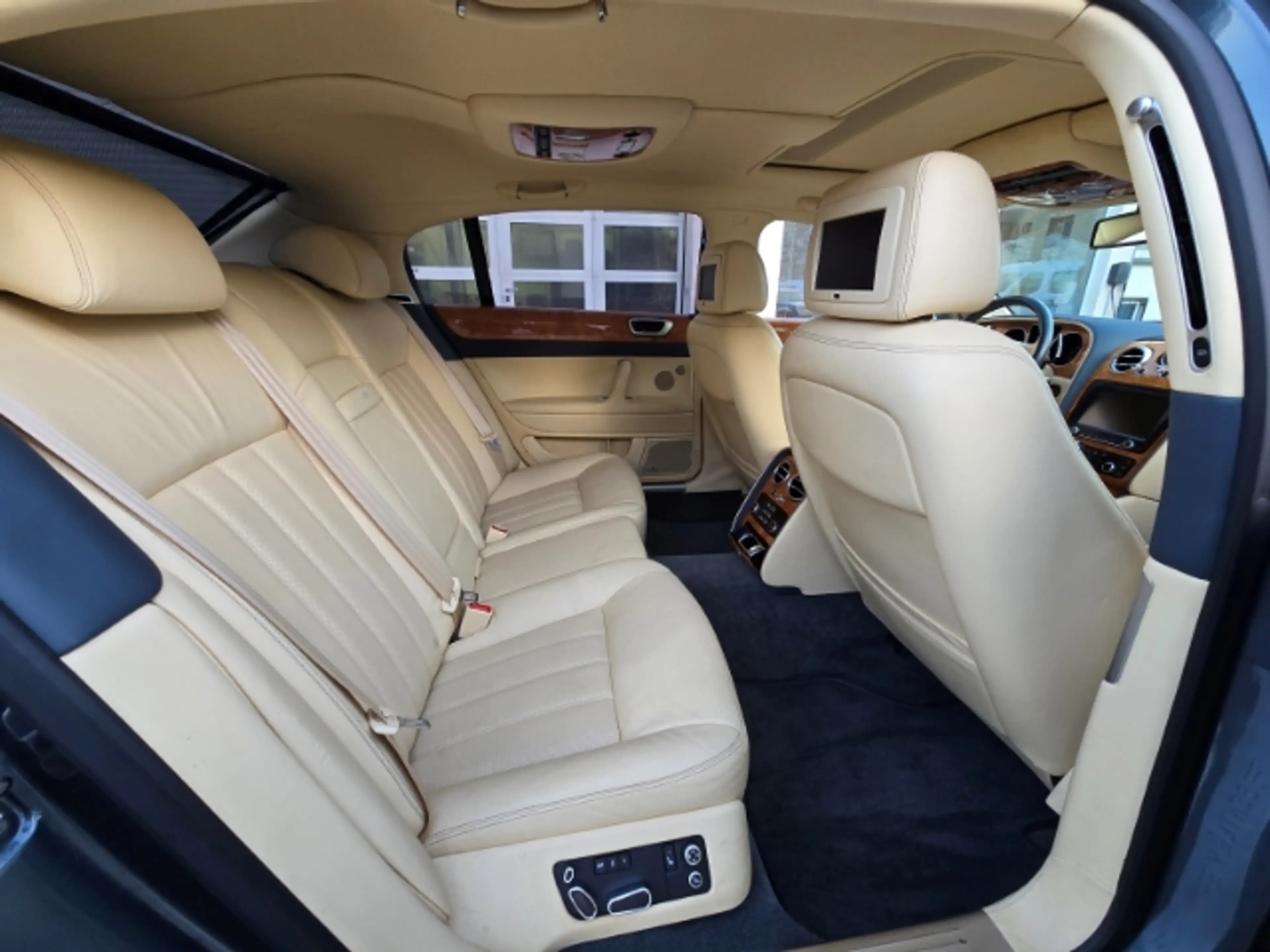 Bentley Continental Flying Spur  6.0 W12 — photo 9