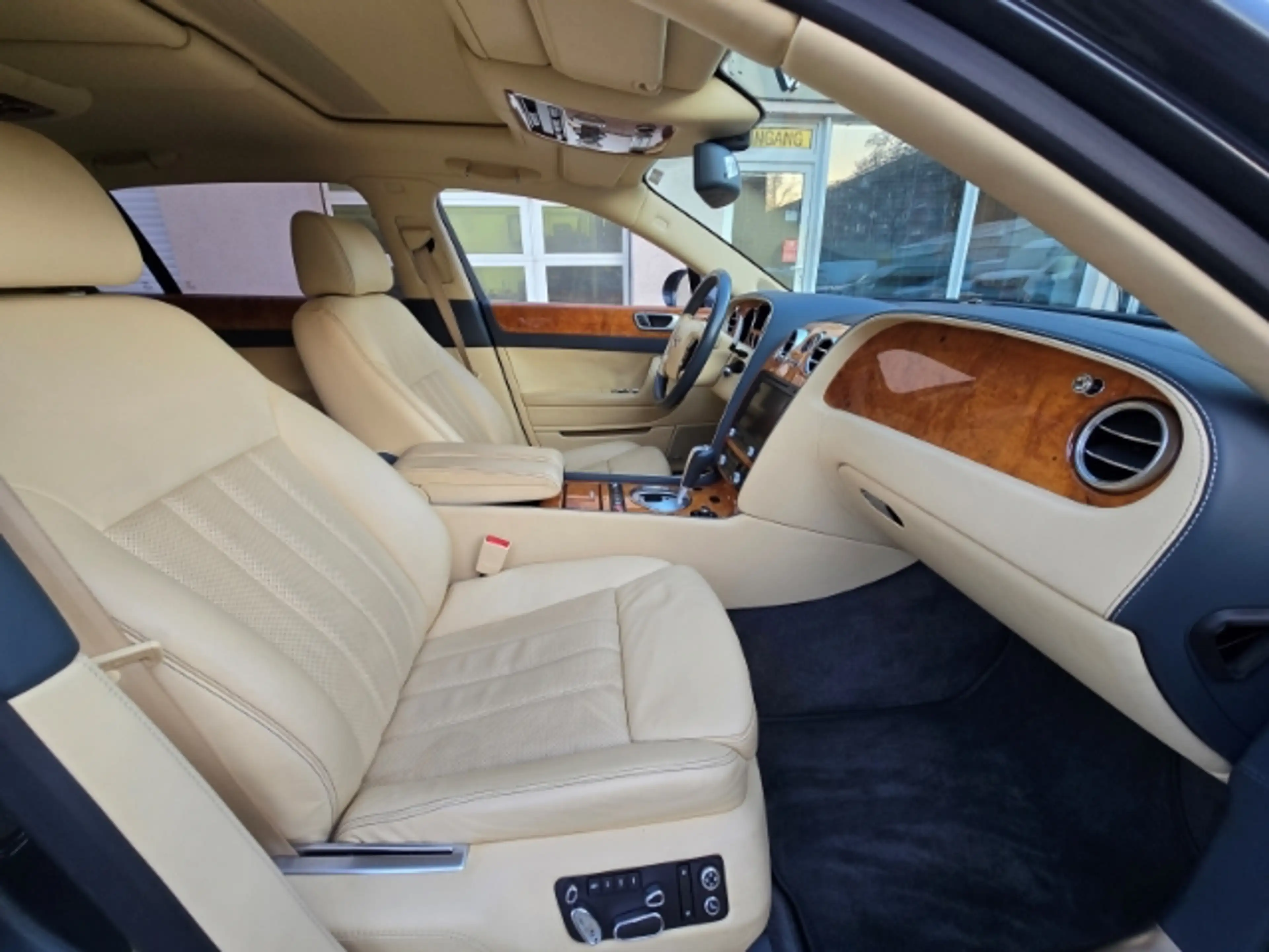 Bentley Continental Flying Spur  6.0 W12 — photo 10