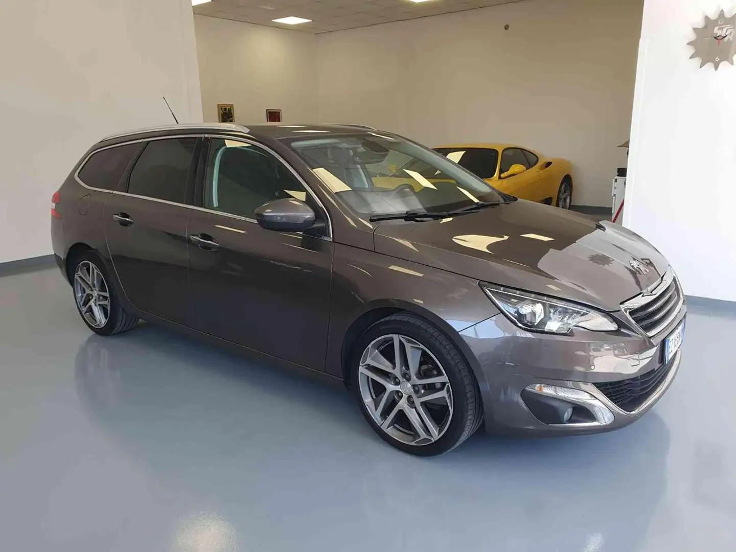Peugeot 308 BlueHDi 120 S&S SW Allure Marrone - 2
