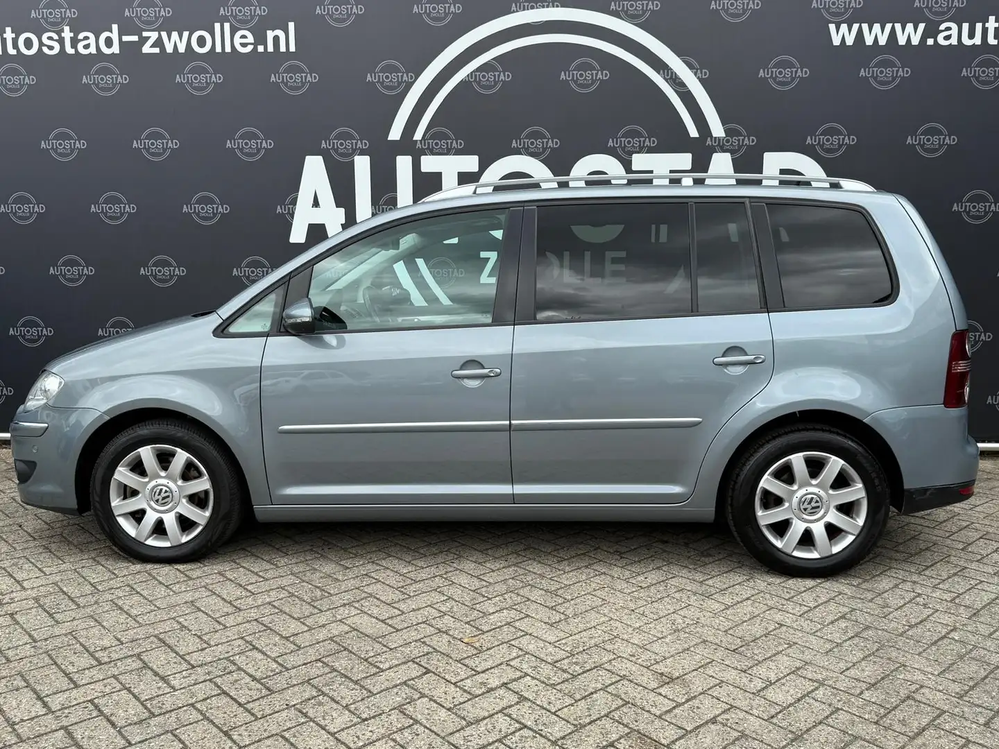 Volkswagen Touran 1.4 TSI Highline Automaat / APK / NAP / Cruis Cont Gris - 2