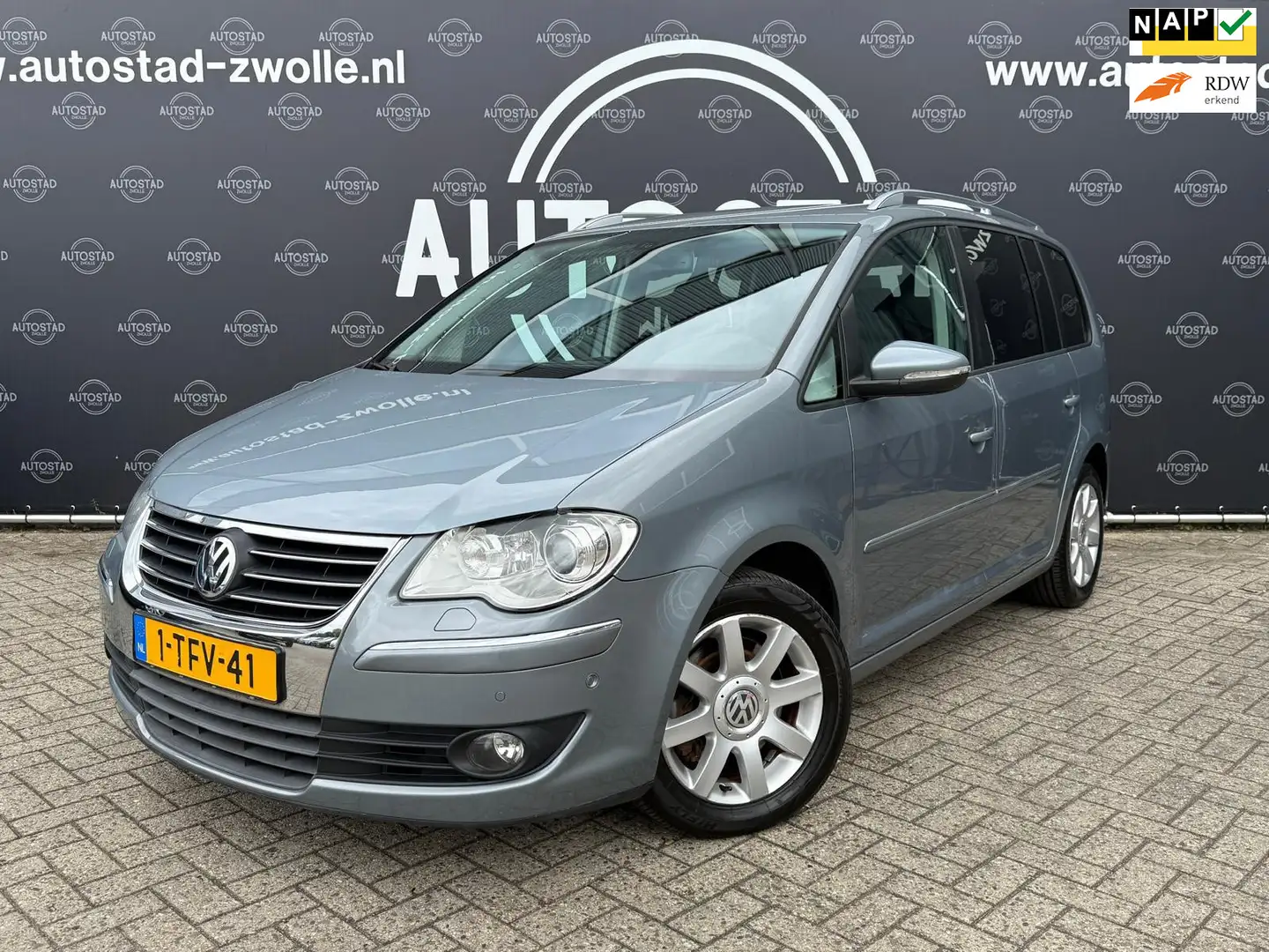 Volkswagen Touran 1.4 TSI Highline Automaat / APK / NAP / Cruis Cont Gris - 1