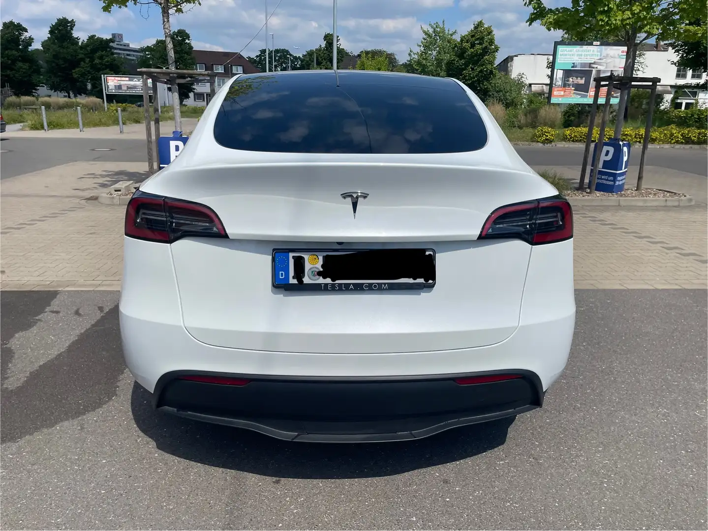 Tesla Model Y Standard Range RWD (innen Weiß+artikel) - 2