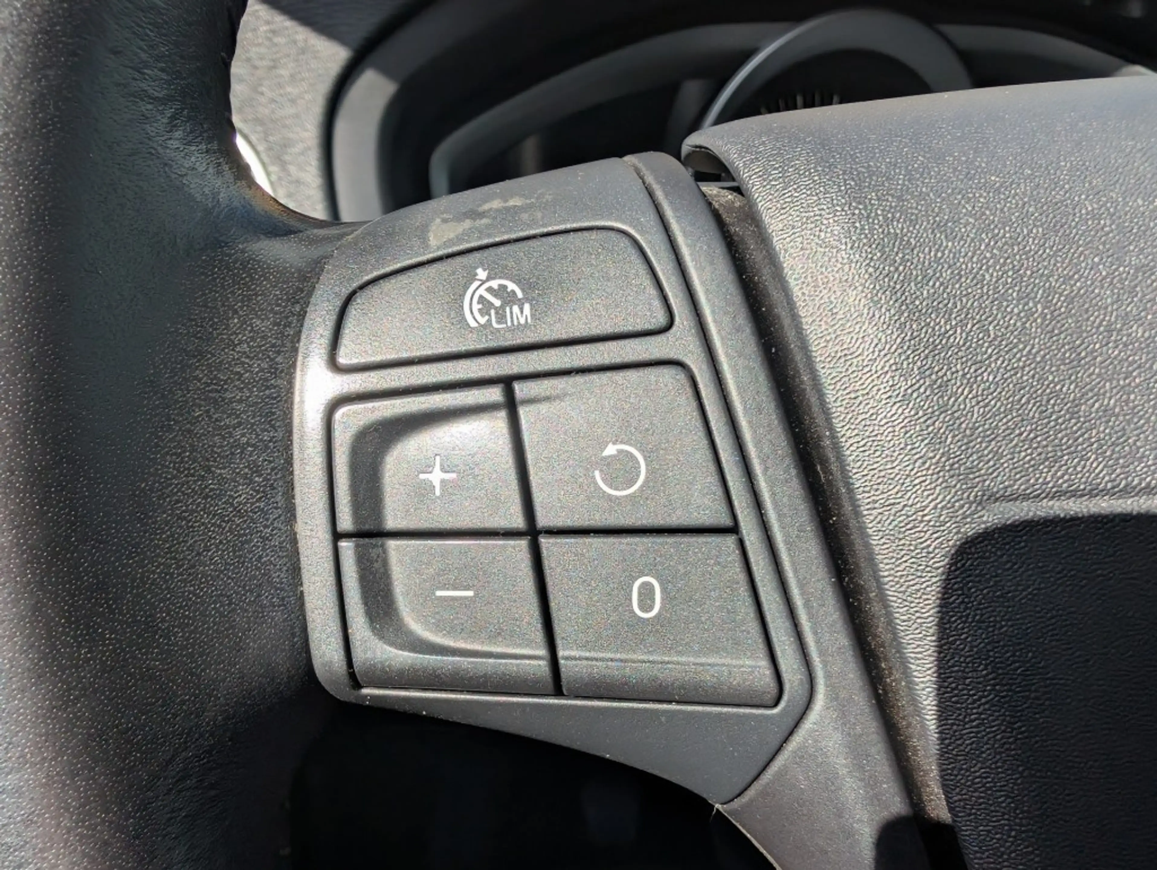 Volvo V40 2.0 T2 KINETIC, Airco, Cruise, Achteruitrij camera — photo 14