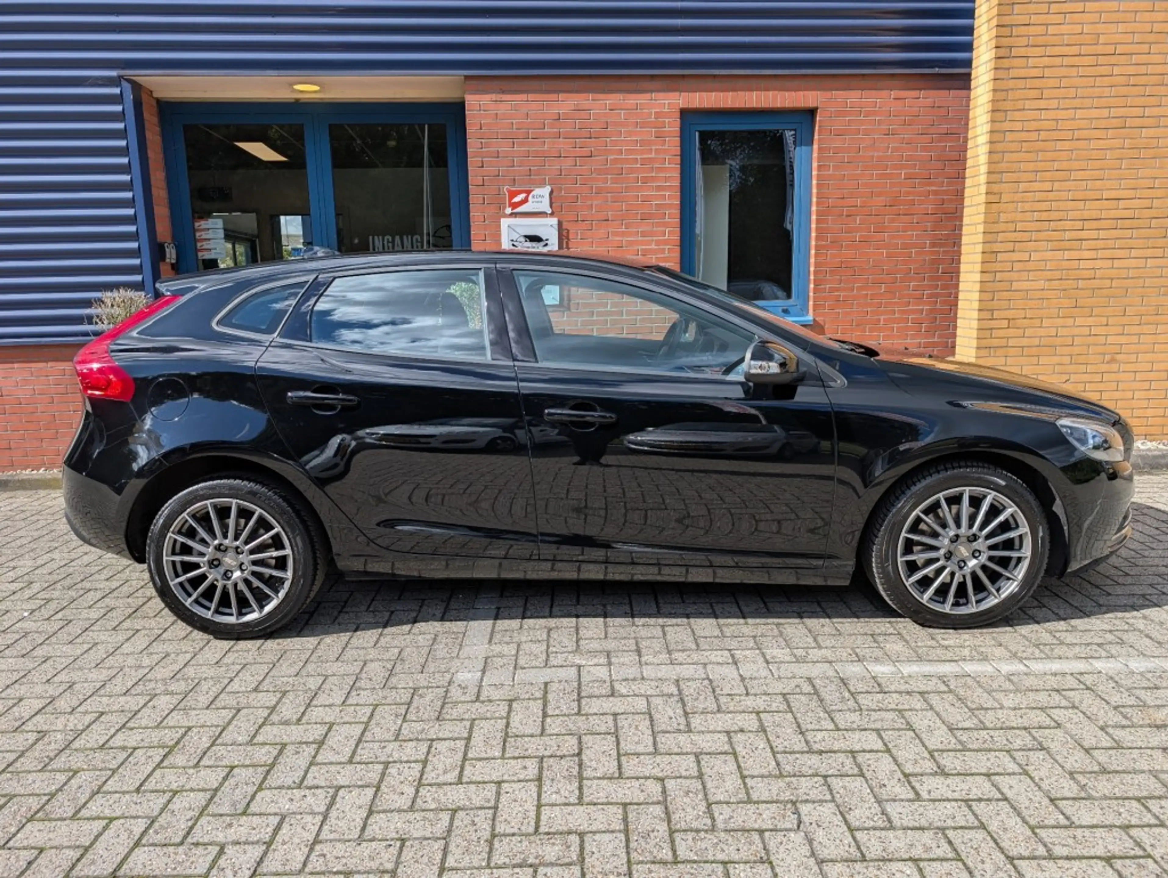 Volvo V40 2.0 T2 KINETIC, Airco, Cruise, Achteruitrij camera — photo 4
