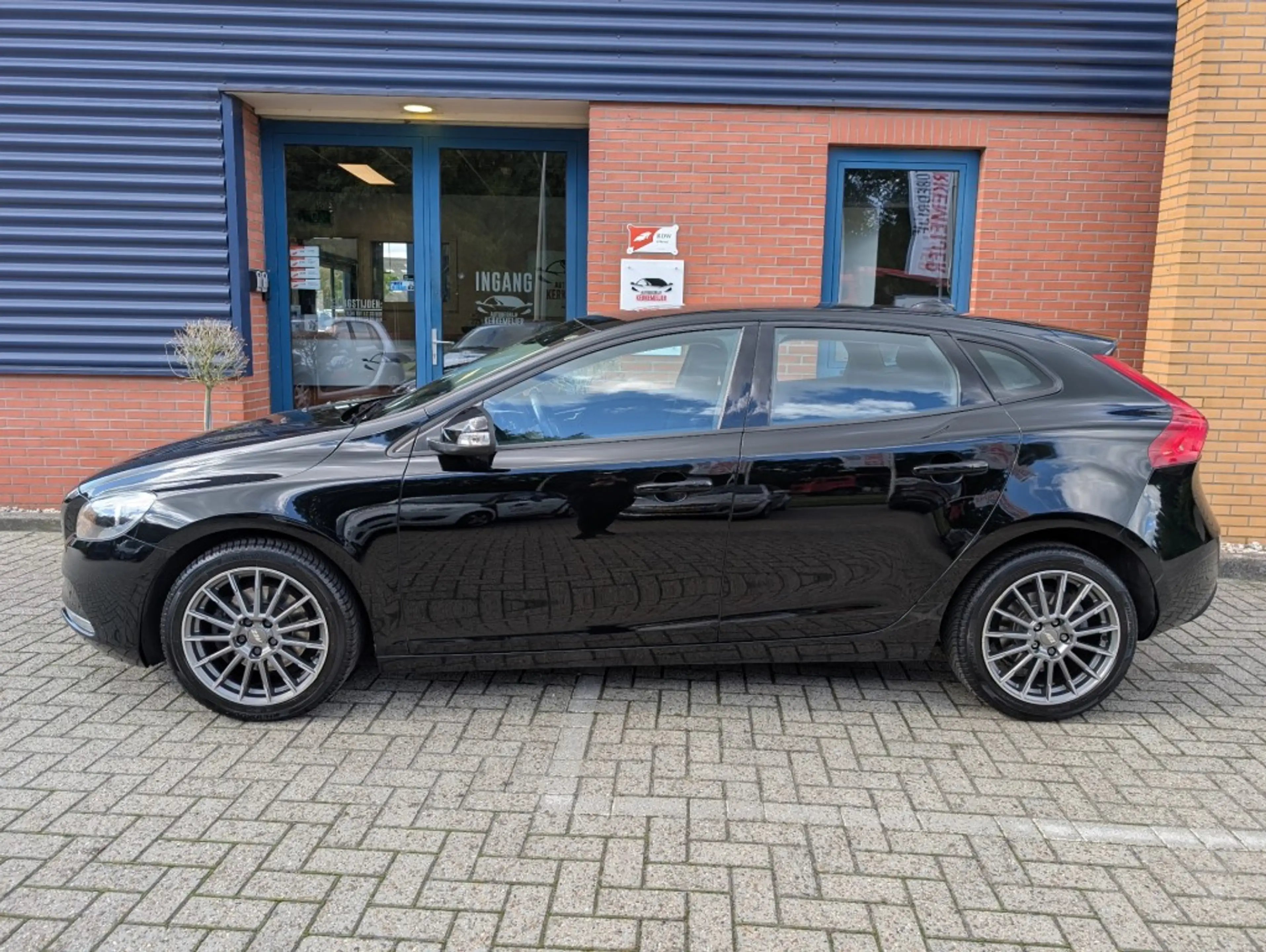 Volvo V40 2.0 T2 KINETIC, Airco, Cruise, Achteruitrij camera — photo 9
