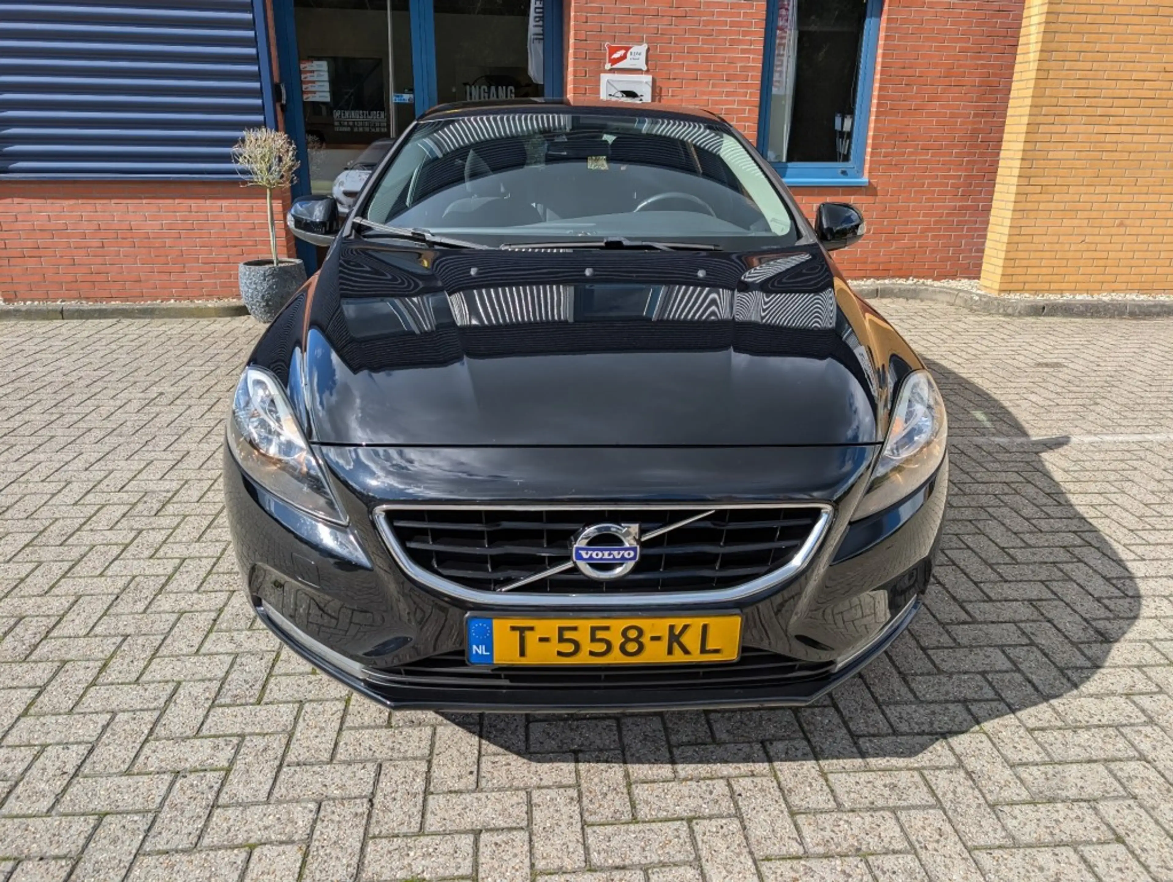 Volvo V40 2.0 T2 KINETIC, Airco, Cruise, Achteruitrij camera — photo 2