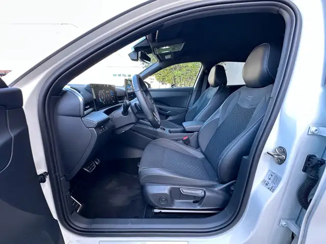 Volkswagen T-Roc view 15