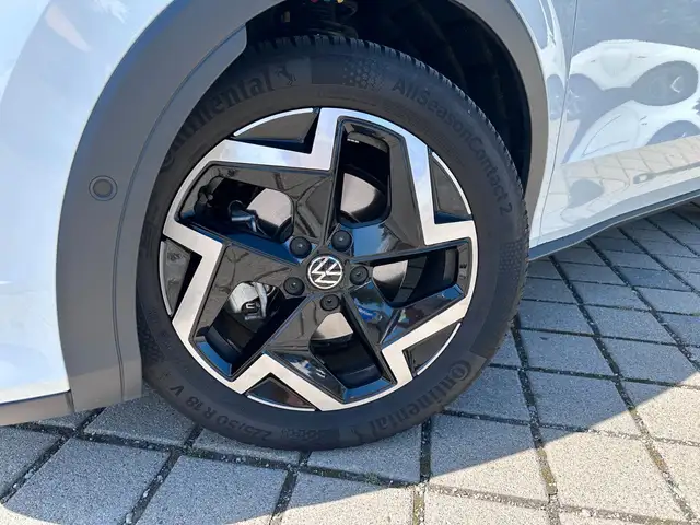 Volkswagen T-Roc view 4