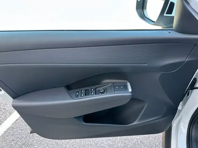 Volkswagen T-Roc view 12