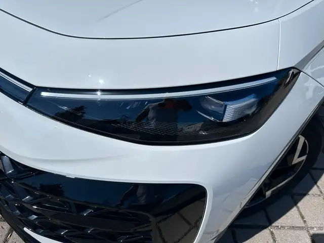 Volkswagen T-Roc view 11