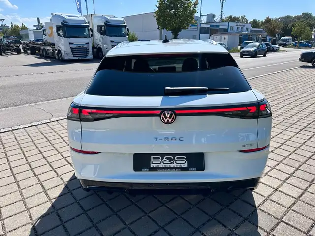 Volkswagen T-Roc view 7