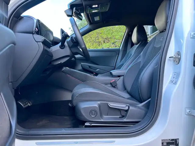 Volkswagen T-Roc view 14