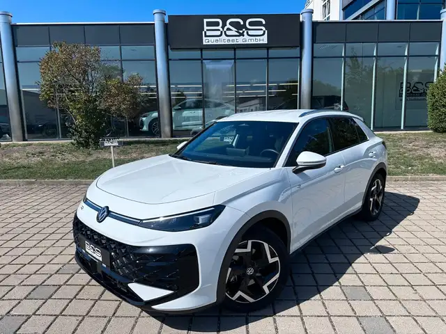 Volkswagen T-Roc view 3