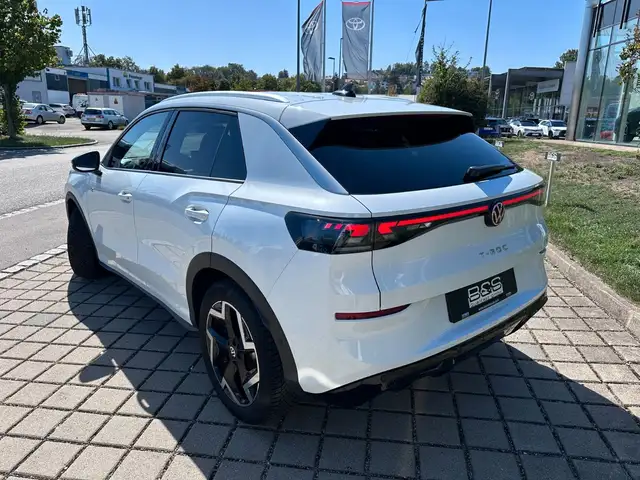 Volkswagen T-Roc view 6