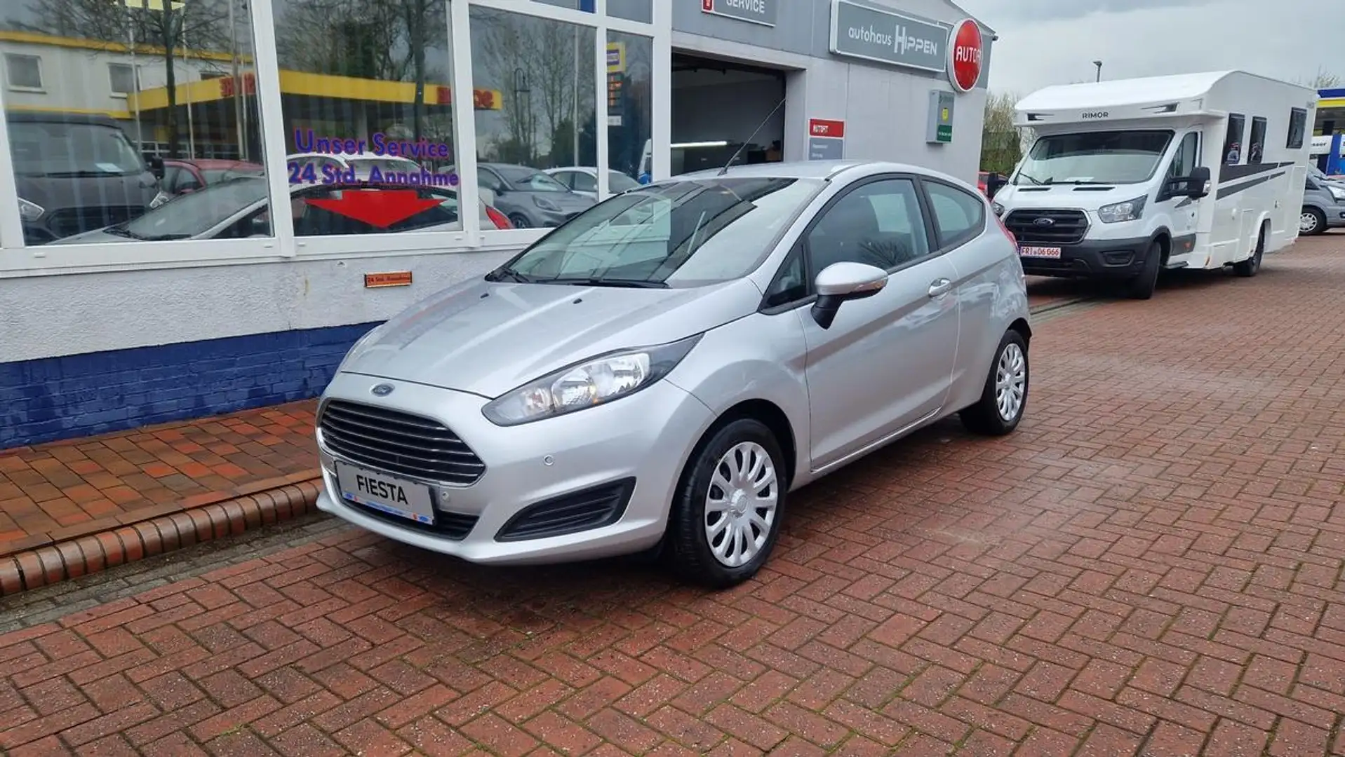 Ford Fiesta SYNC Edition, Klima, Tagfahrlicht, Einparkhilfe Plateado - 1