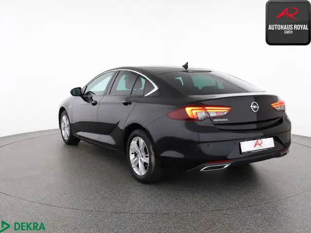Opel Insignia view 3