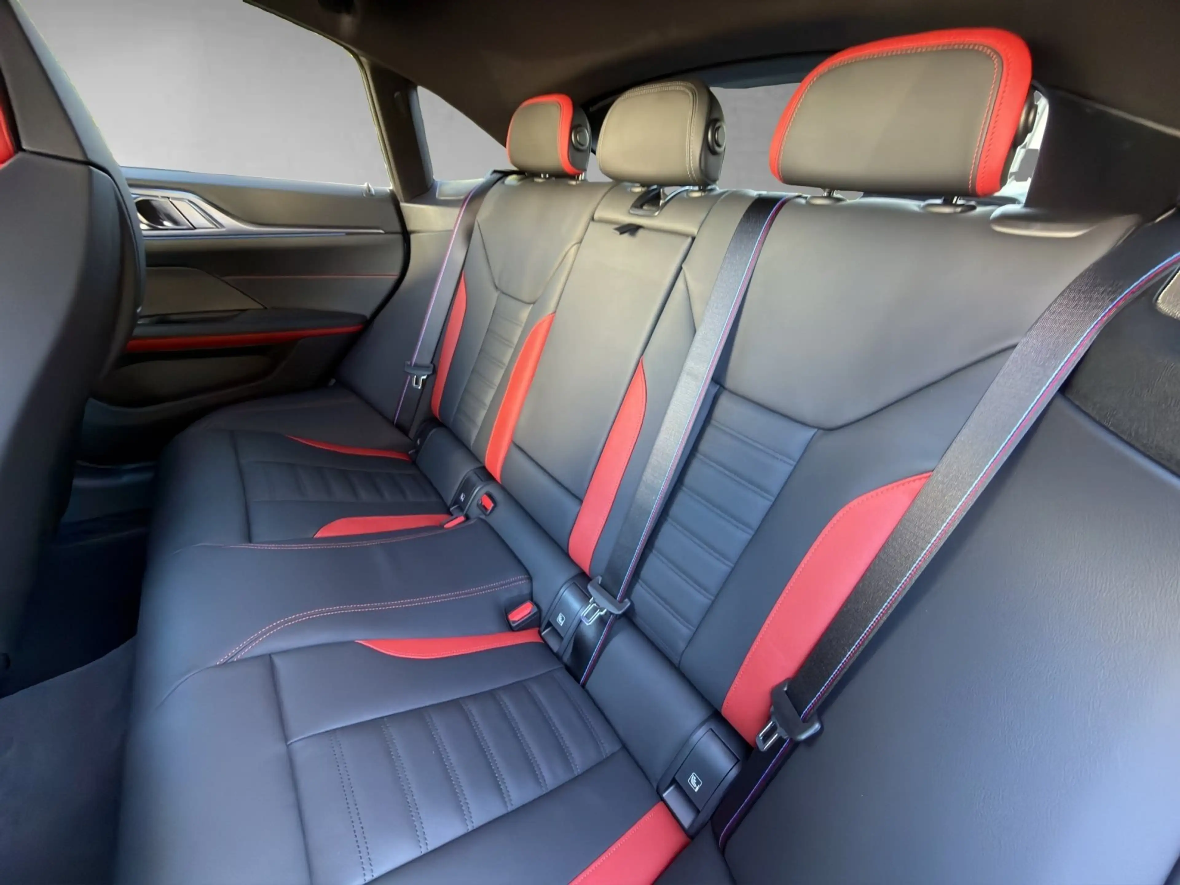 BMW i4 M60 XDRIVE — photo 12