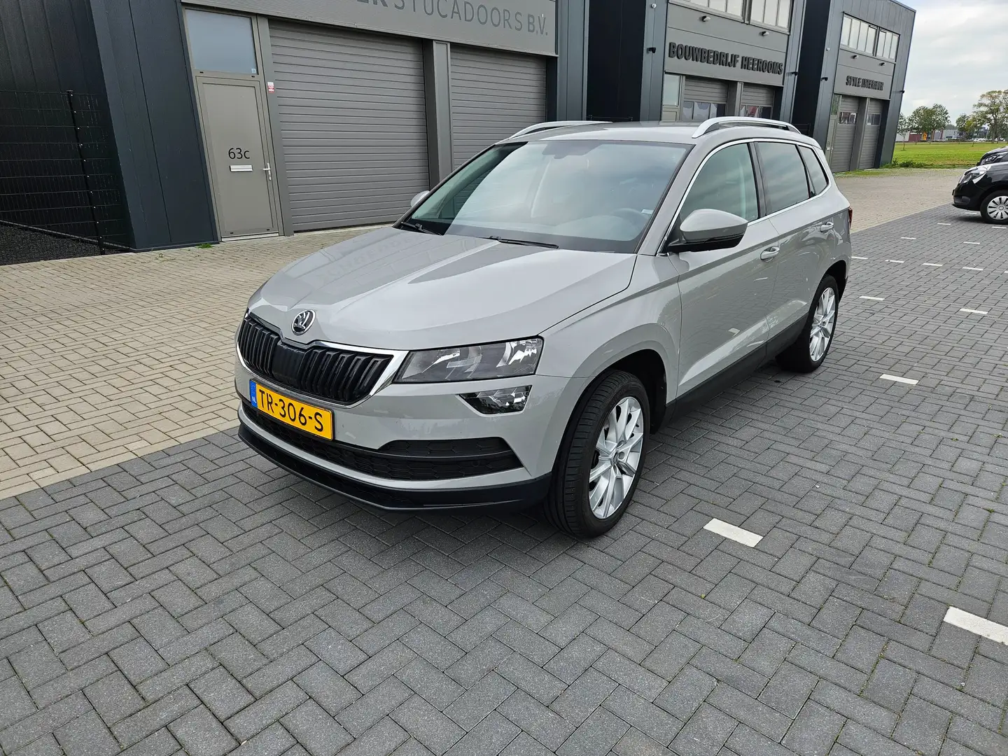 Skoda Karoq Karoq 1.0 TSI Amb. Business Grijs - 1
