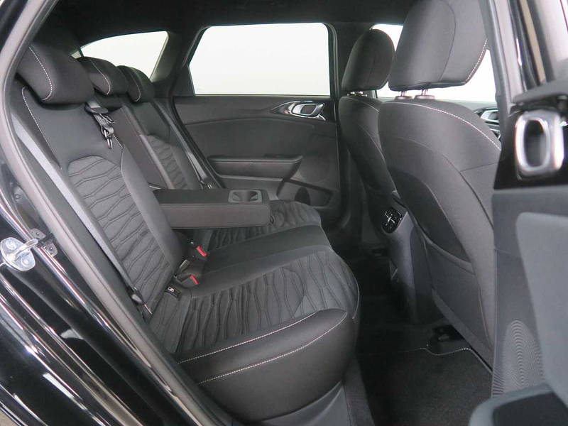 Kia Ceed Sportswagon 1.5 T-GDI ISG DCT7 OPF GT Line — photo 12