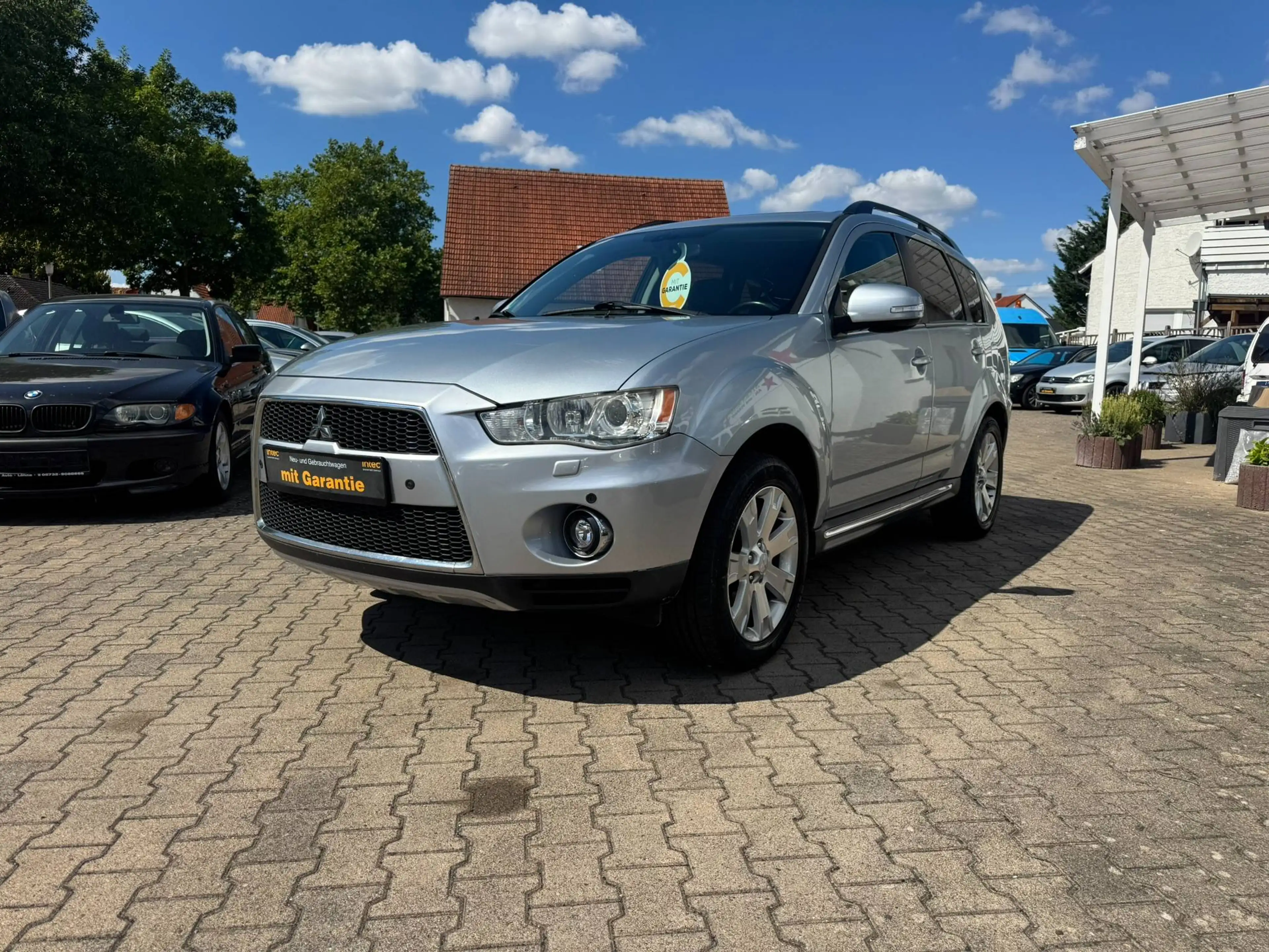 Mitsubishi Outlander Outlander Instyle 4WD*AHK*7Sitzer*Kamera — photo 3
