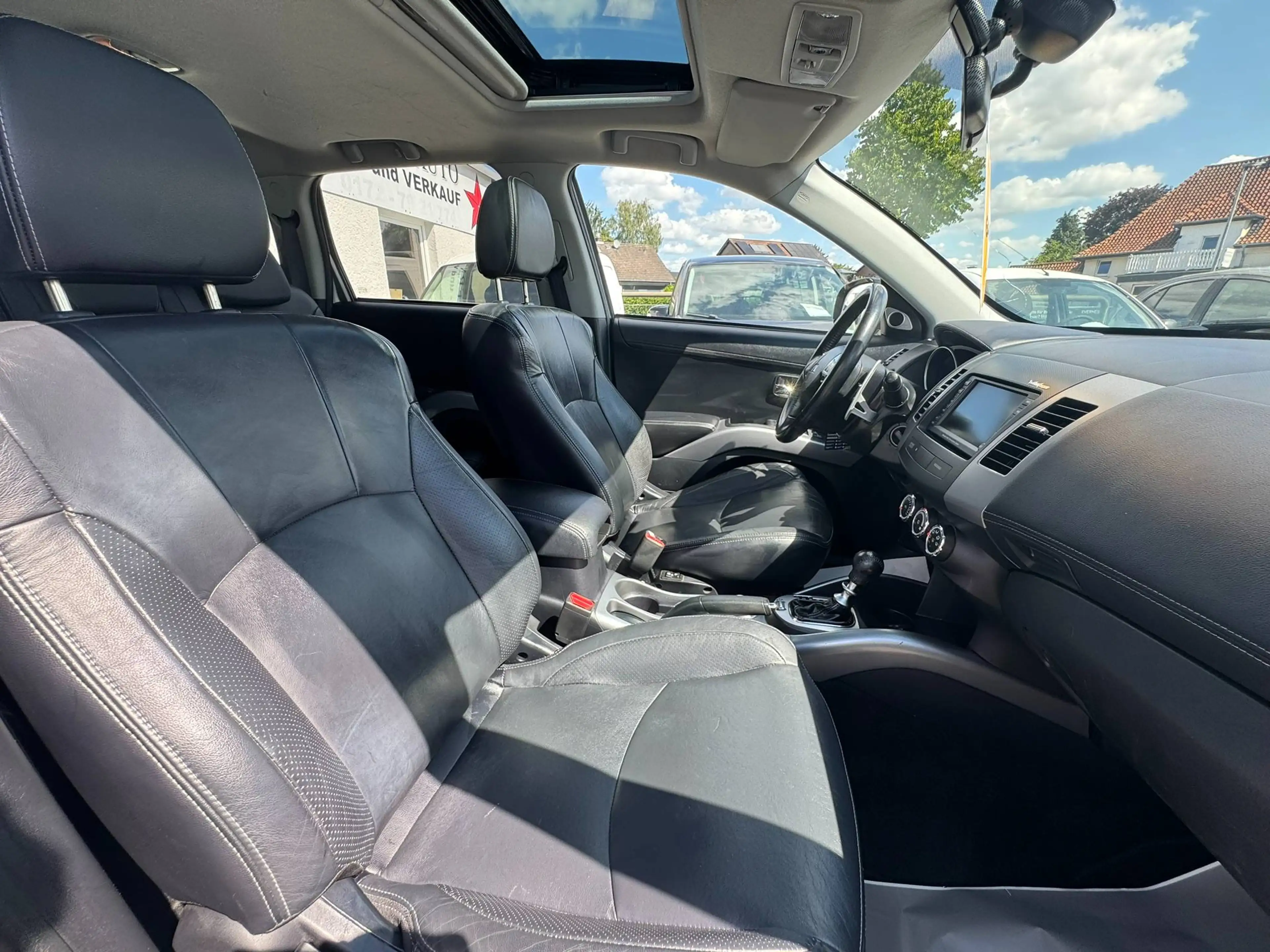 Mitsubishi Outlander Outlander Instyle 4WD*AHK*7Sitzer*Kamera — photo 15
